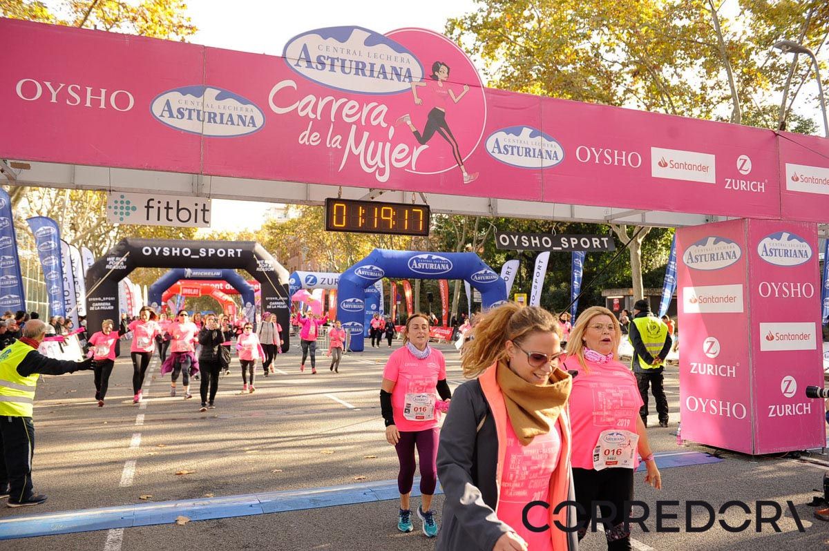 Llegada de la Carrera de la Mujer de Barcelona (ARCO IZQUIERDO 54)