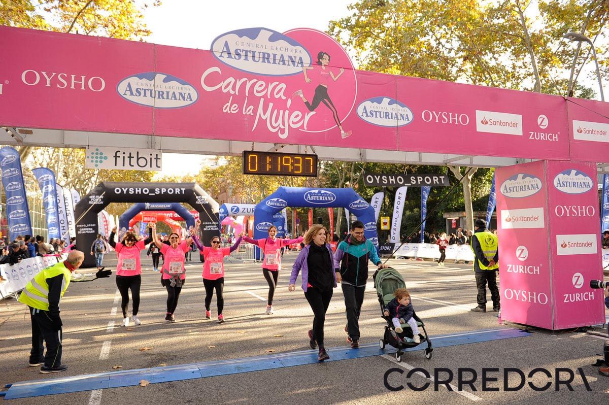 Llegada de la Carrera de la Mujer de Barcelona (ARCO IZQUIERDO 55)