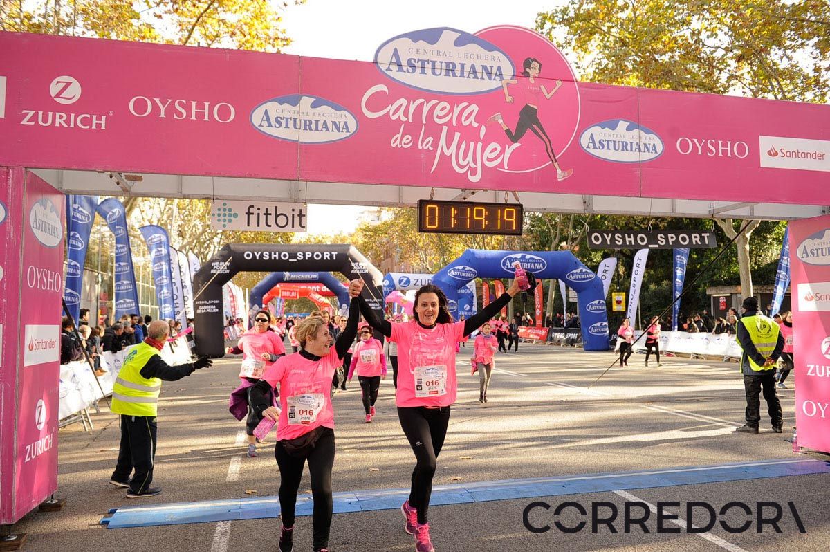 Llegada de la Carrera de la Mujer de Barcelona (ARCO IZQUIERDO 54)