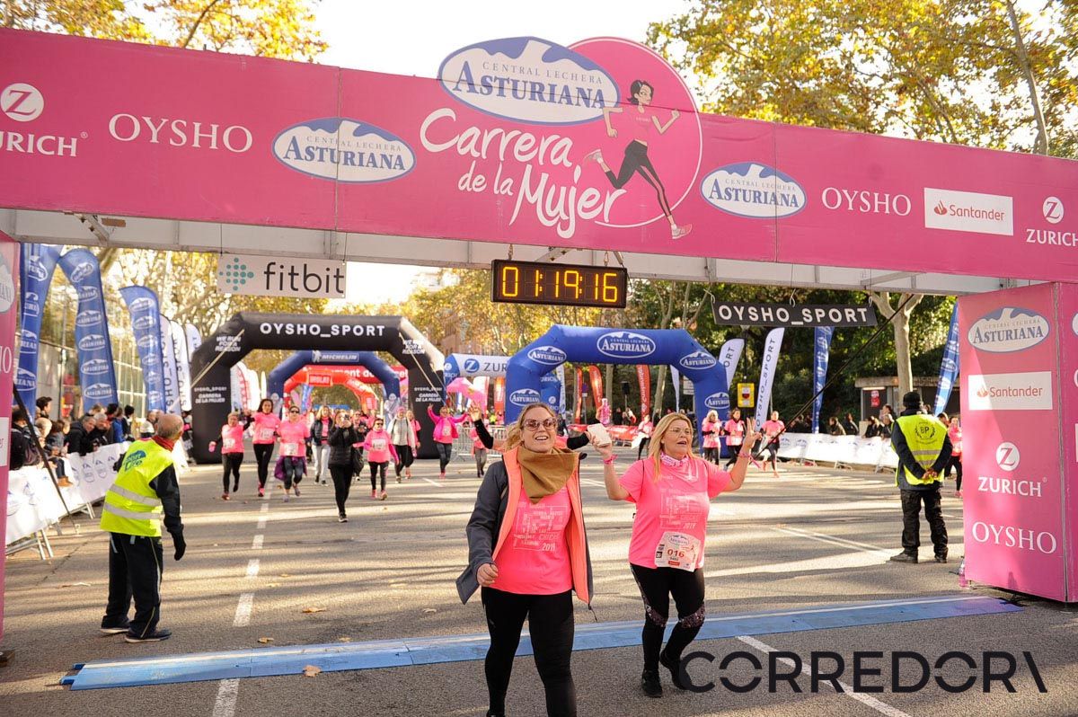 Llegada de la Carrera de la Mujer de Barcelona (ARCO IZQUIERDO 54)