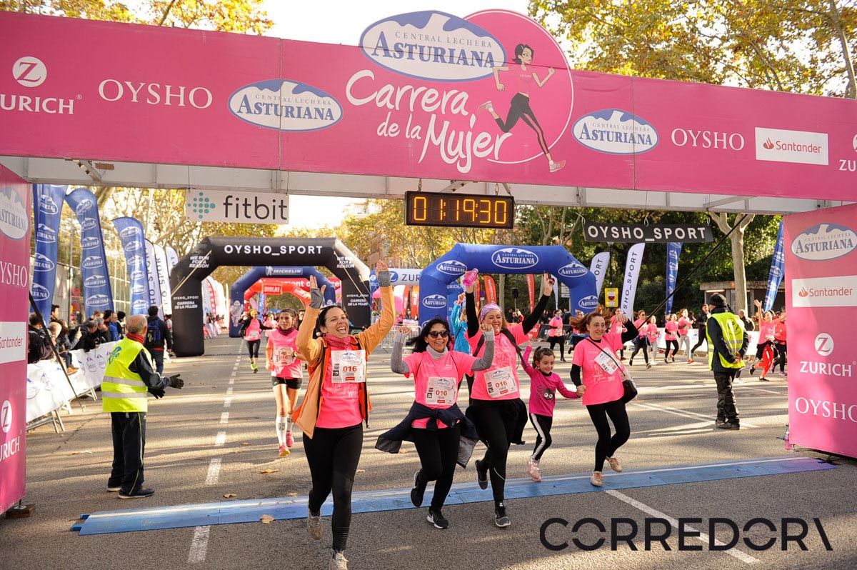Llegada de la Carrera de la Mujer de Barcelona (ARCO IZQUIERDO 55)