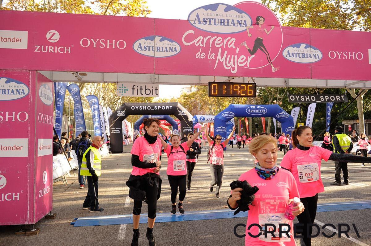 Llegada de la Carrera de la Mujer de Barcelona (ARCO IZQUIERDO 55)