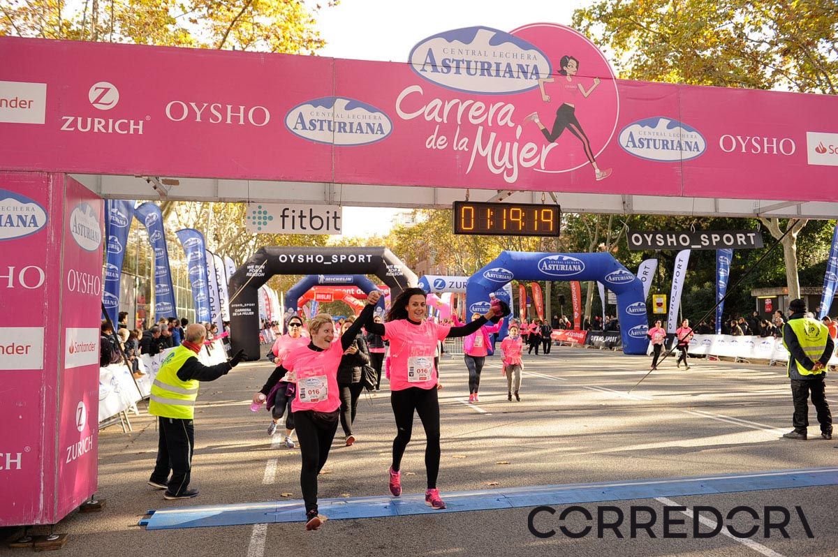 Llegada de la Carrera de la Mujer de Barcelona (ARCO IZQUIERDO 54)