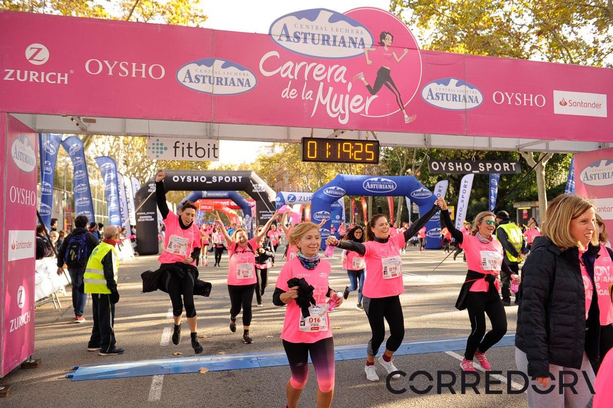 Llegada de la Carrera de la Mujer de Barcelona (ARCO IZQUIERDO 55)
