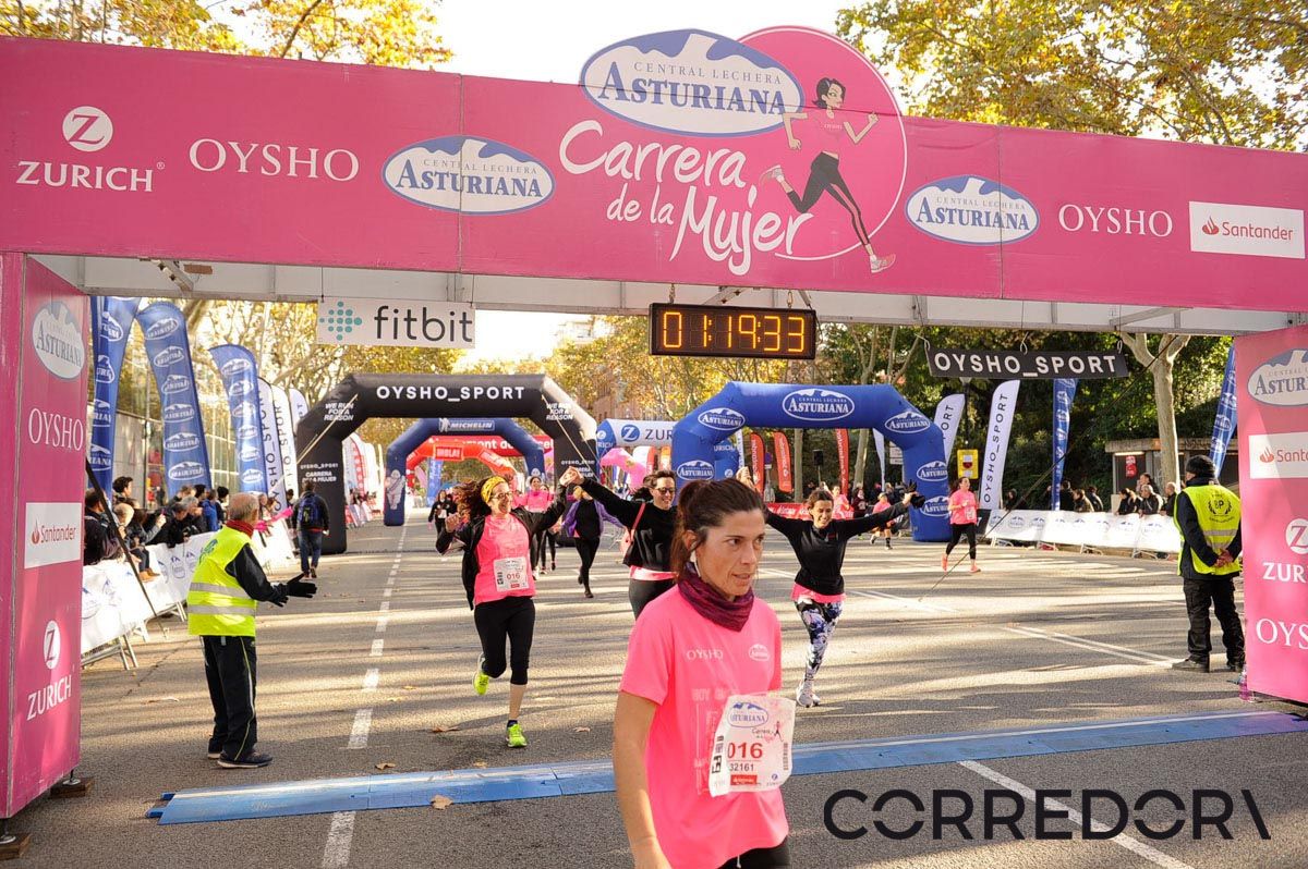 Llegada de la Carrera de la Mujer de Barcelona (ARCO IZQUIERDO 55)