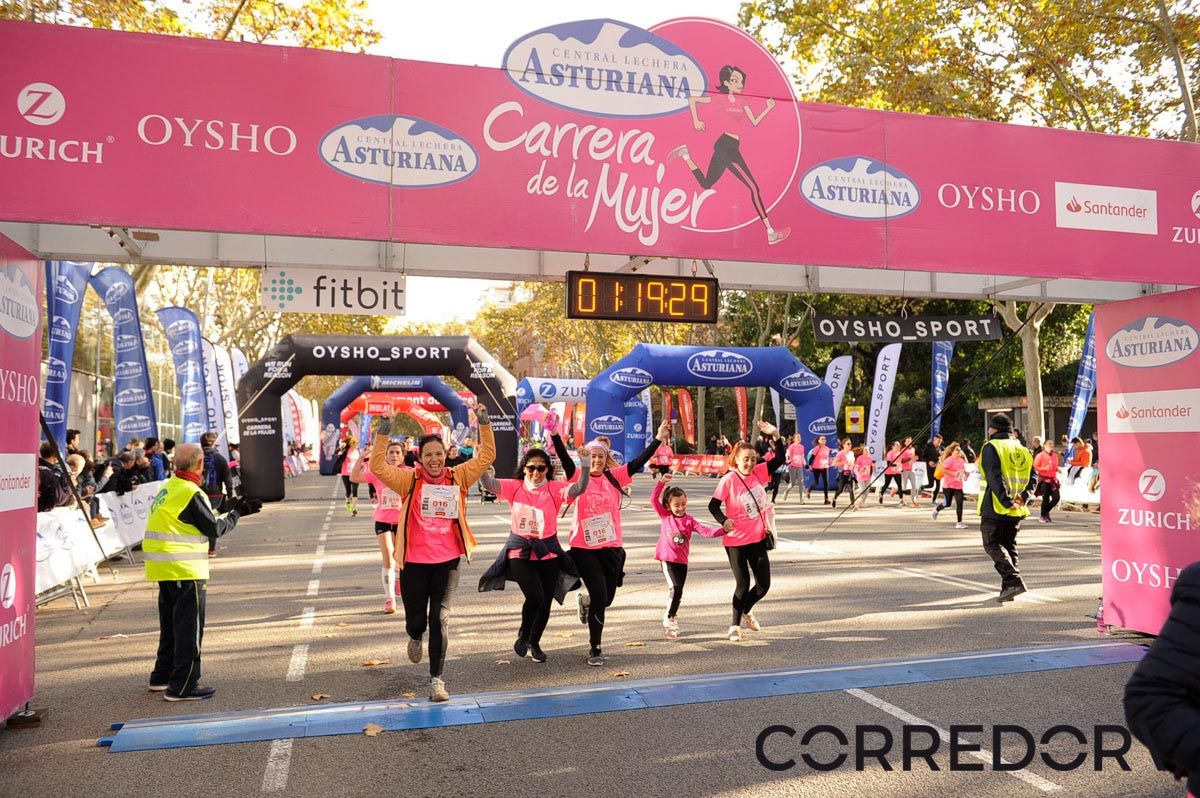 Llegada de la Carrera de la Mujer de Barcelona (ARCO IZQUIERDO 55)