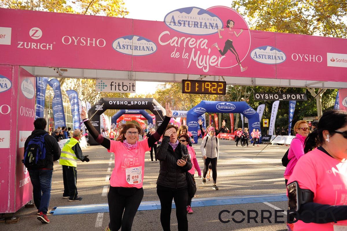 Llegada de la Carrera de la Mujer de Barcelona (ARCO IZQUIERDO 54)