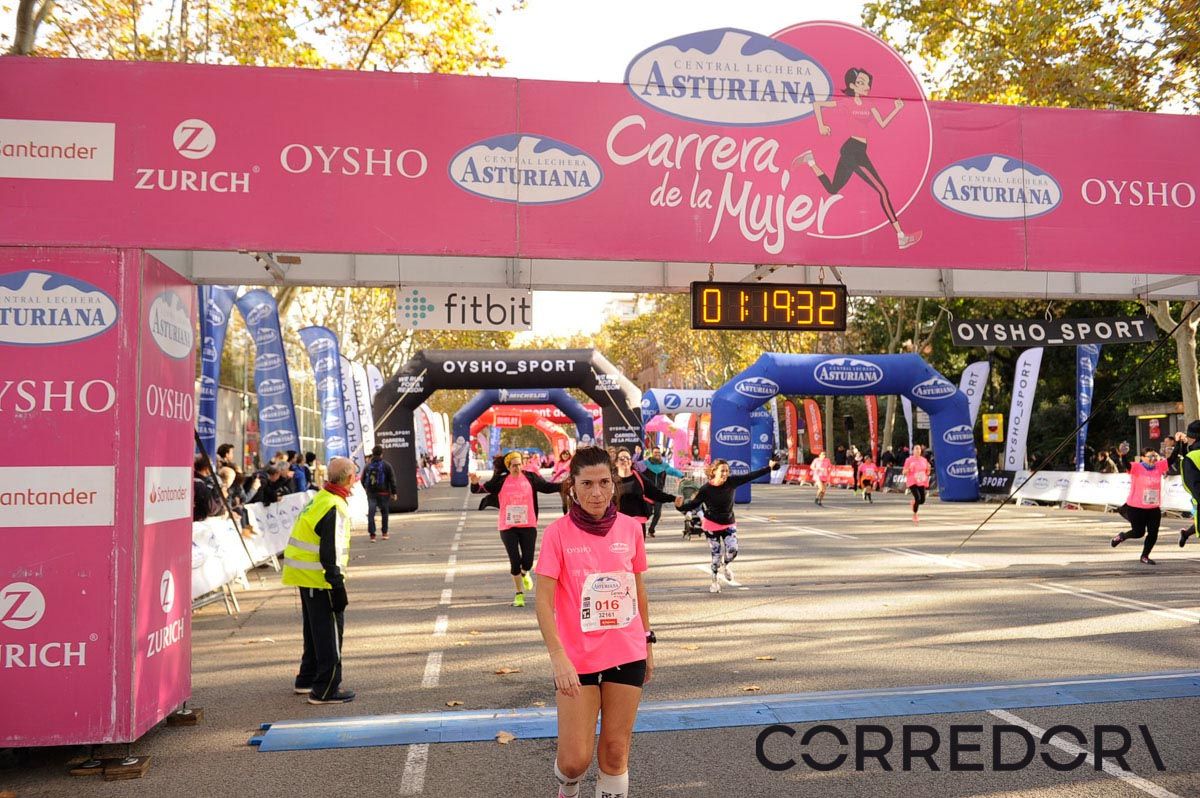 Llegada de la Carrera de la Mujer de Barcelona (ARCO IZQUIERDO 55)