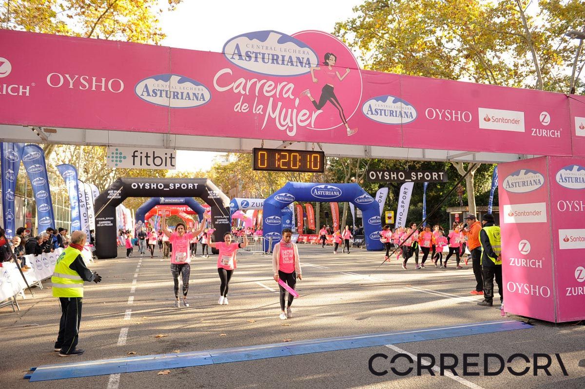Llegada de la Carrera de la Mujer de Barcelona (ARCO IZQUIERDO 55)