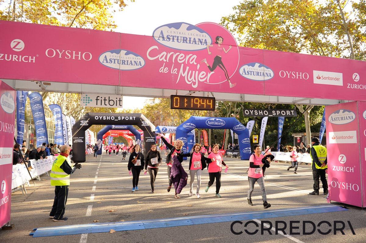 Llegada de la Carrera de la Mujer de Barcelona (ARCO IZQUIERDO 55)