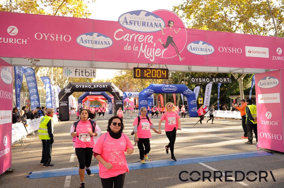 Llegada de la Carrera de la Mujer de Barcelona (ARCO IZQUIERDO 55)
