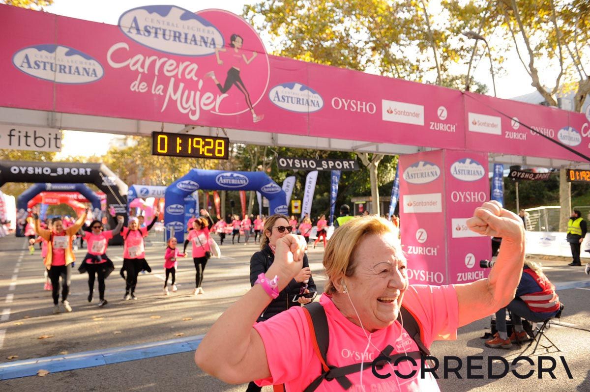 Llegada de la Carrera de la Mujer de Barcelona (ARCO IZQUIERDO 55)
