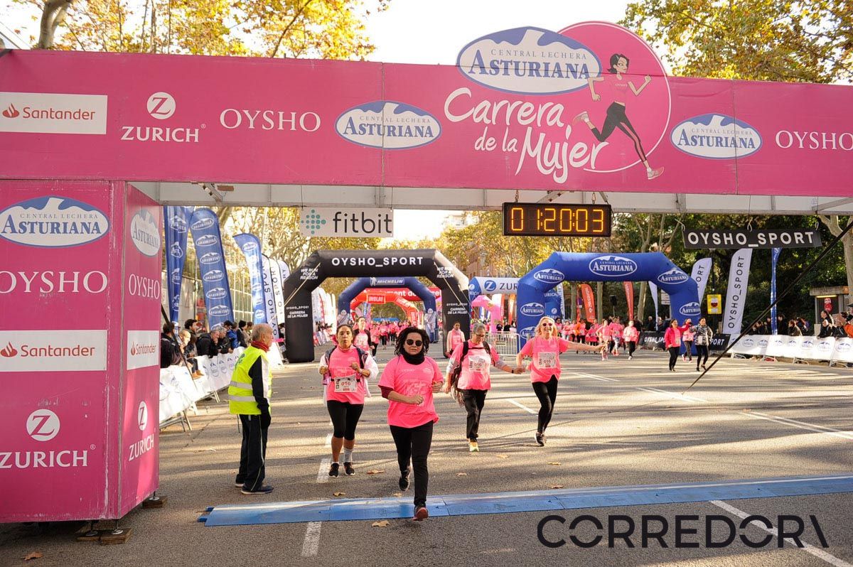 Llegada de la Carrera de la Mujer de Barcelona (ARCO IZQUIERDO 55)