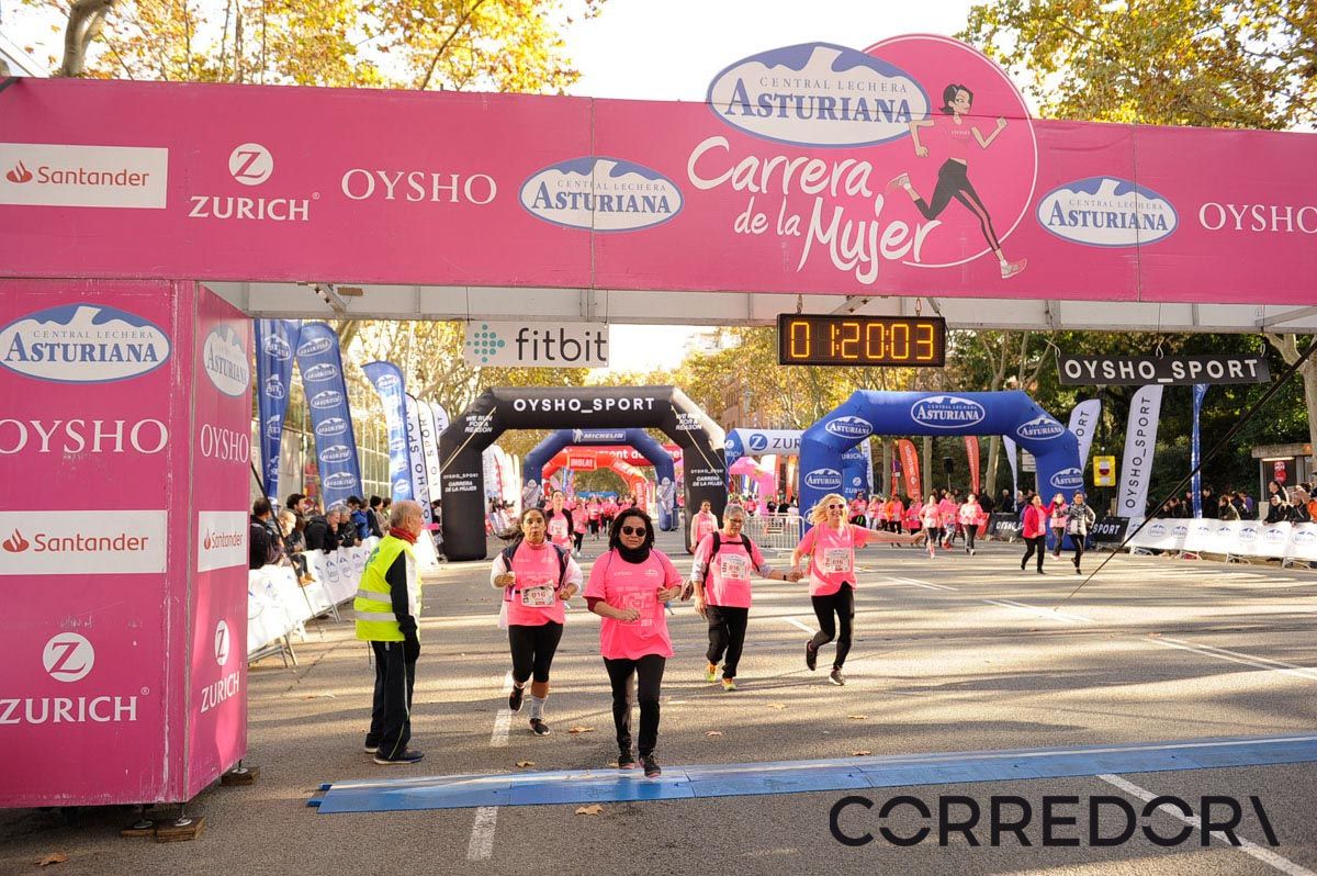 Llegada de la Carrera de la Mujer de Barcelona (ARCO IZQUIERDO 55)