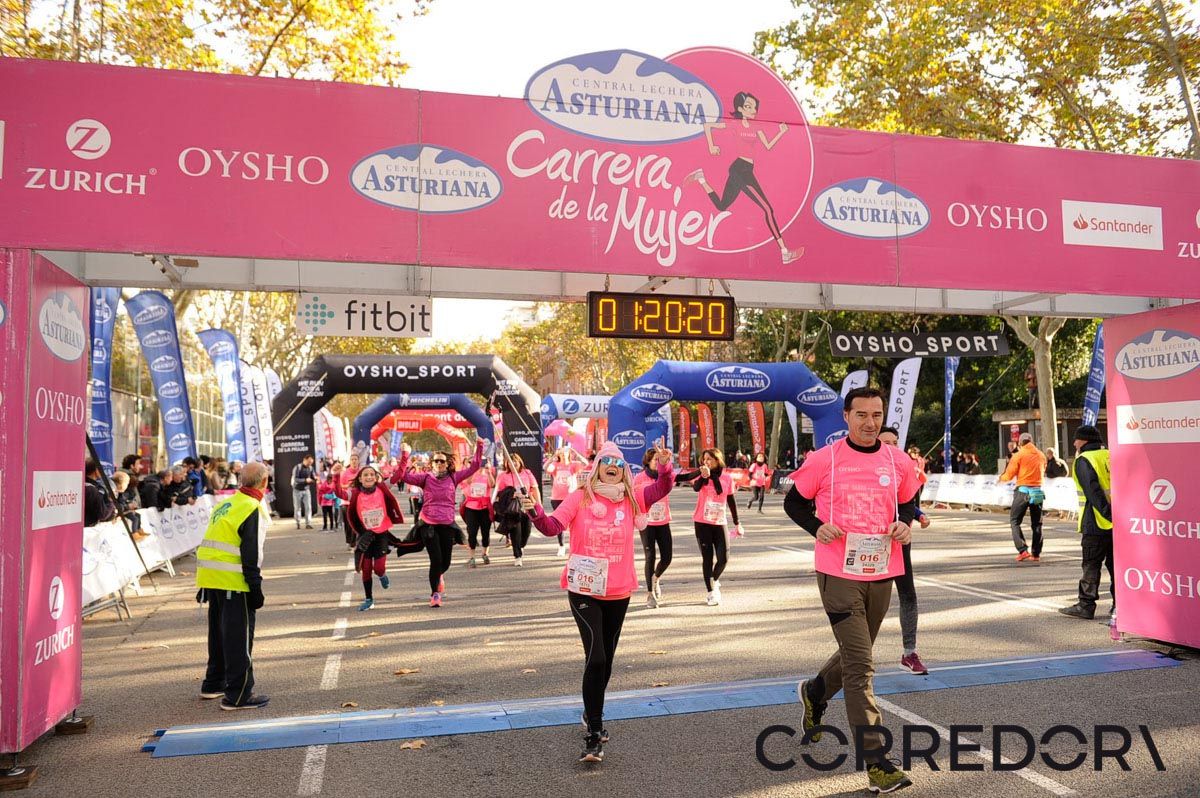Llegada de la Carrera de la Mujer de Barcelona (ARCO IZQUIERDO 56)