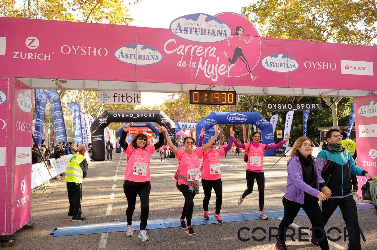Llegada de la Carrera de la Mujer de Barcelona (ARCO IZQUIERDO 55)