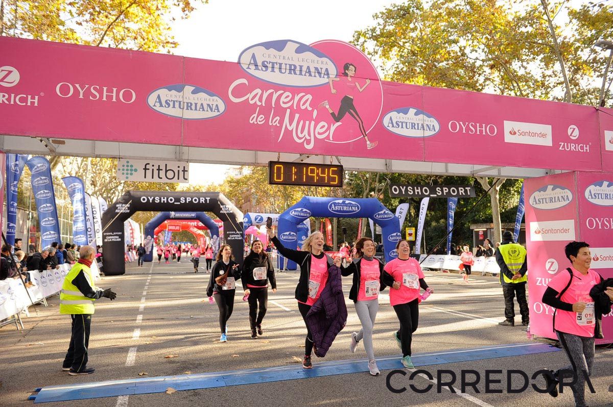 Llegada de la Carrera de la Mujer de Barcelona (ARCO IZQUIERDO 55)