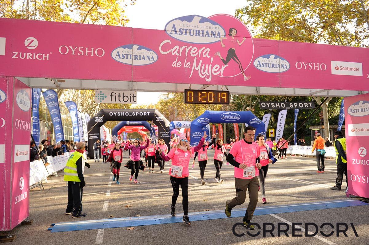 Llegada de la Carrera de la Mujer de Barcelona (ARCO IZQUIERDO 56)