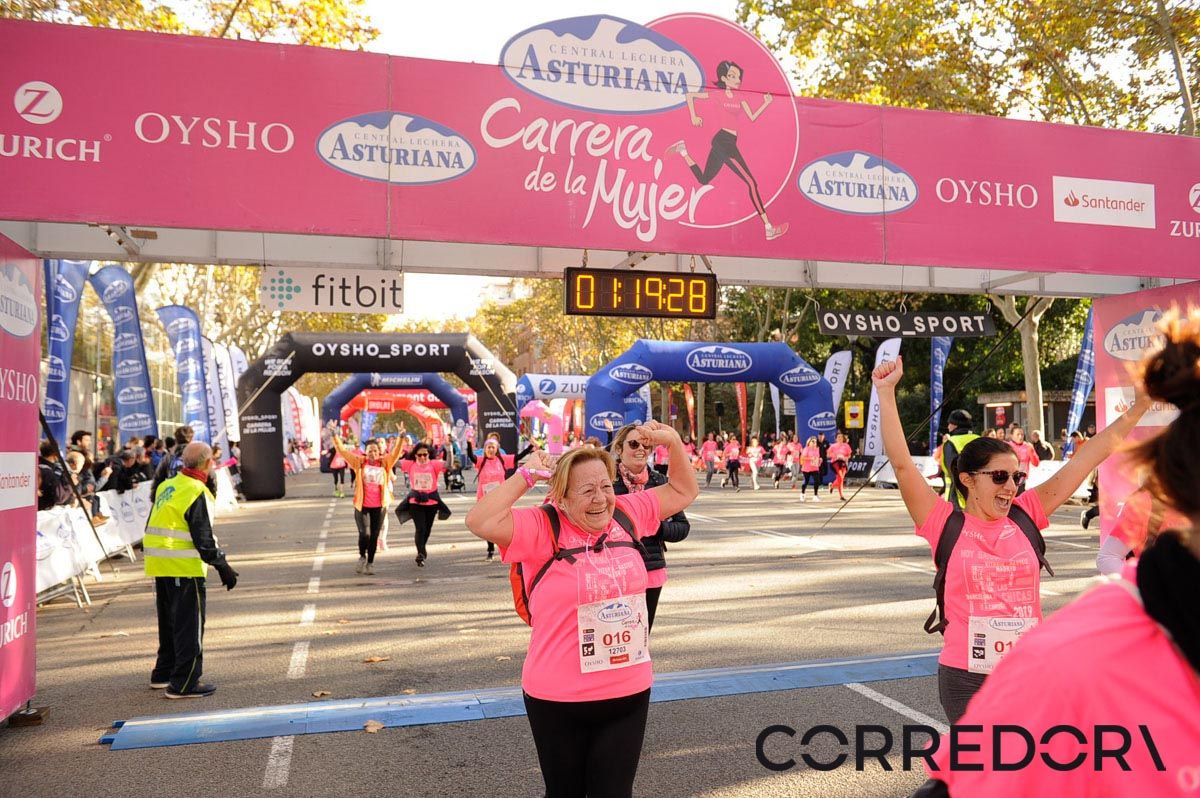 Llegada de la Carrera de la Mujer de Barcelona (ARCO IZQUIERDO 55)