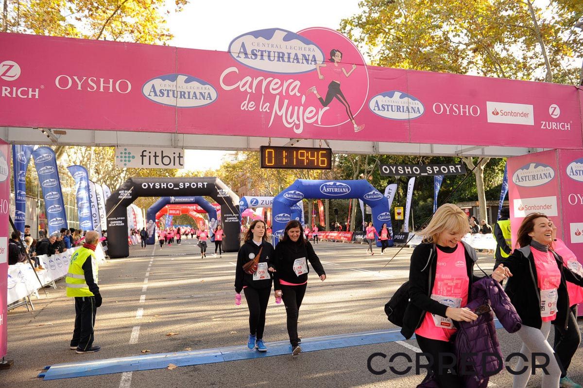 Llegada de la Carrera de la Mujer de Barcelona (ARCO IZQUIERDO 55)