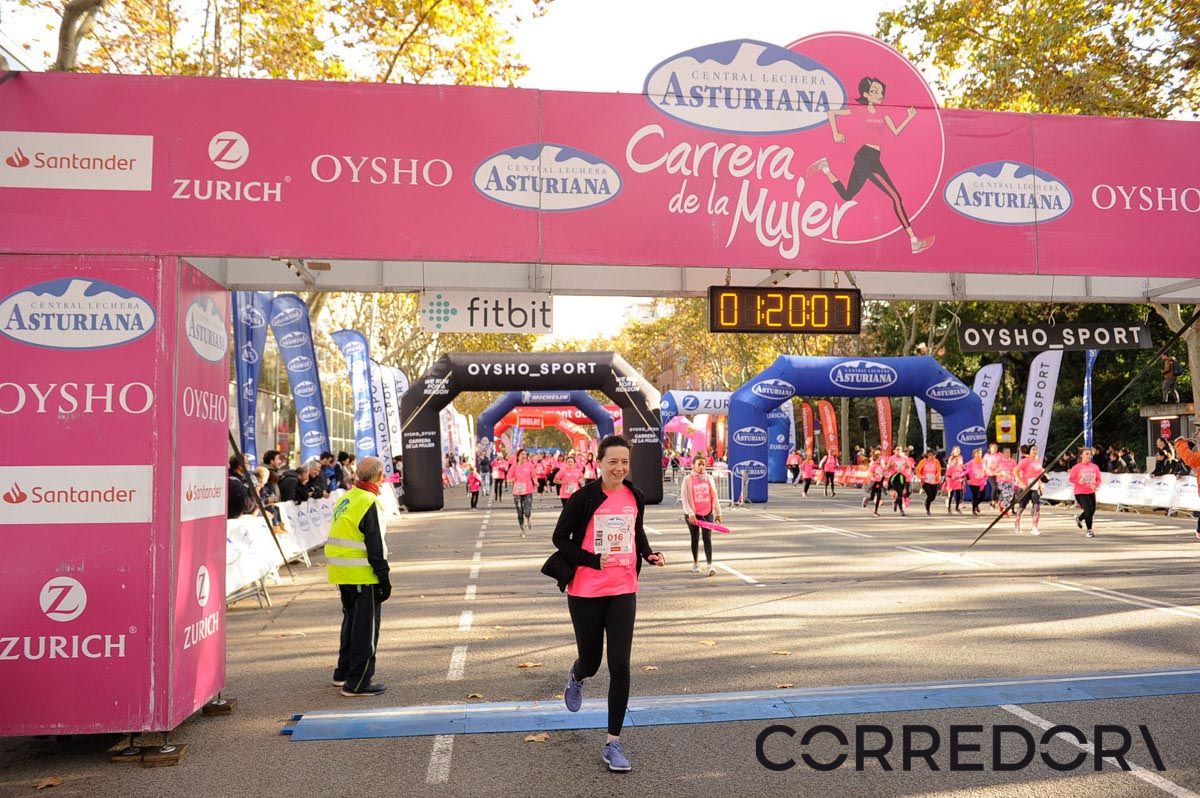 Llegada de la Carrera de la Mujer de Barcelona (ARCO IZQUIERDO 55)