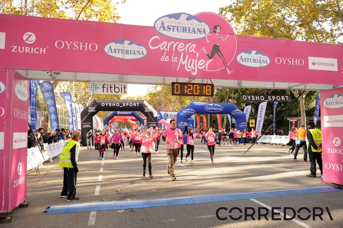 Llegada de la Carrera de la Mujer de Barcelona (ARCO IZQUIERDO 56)