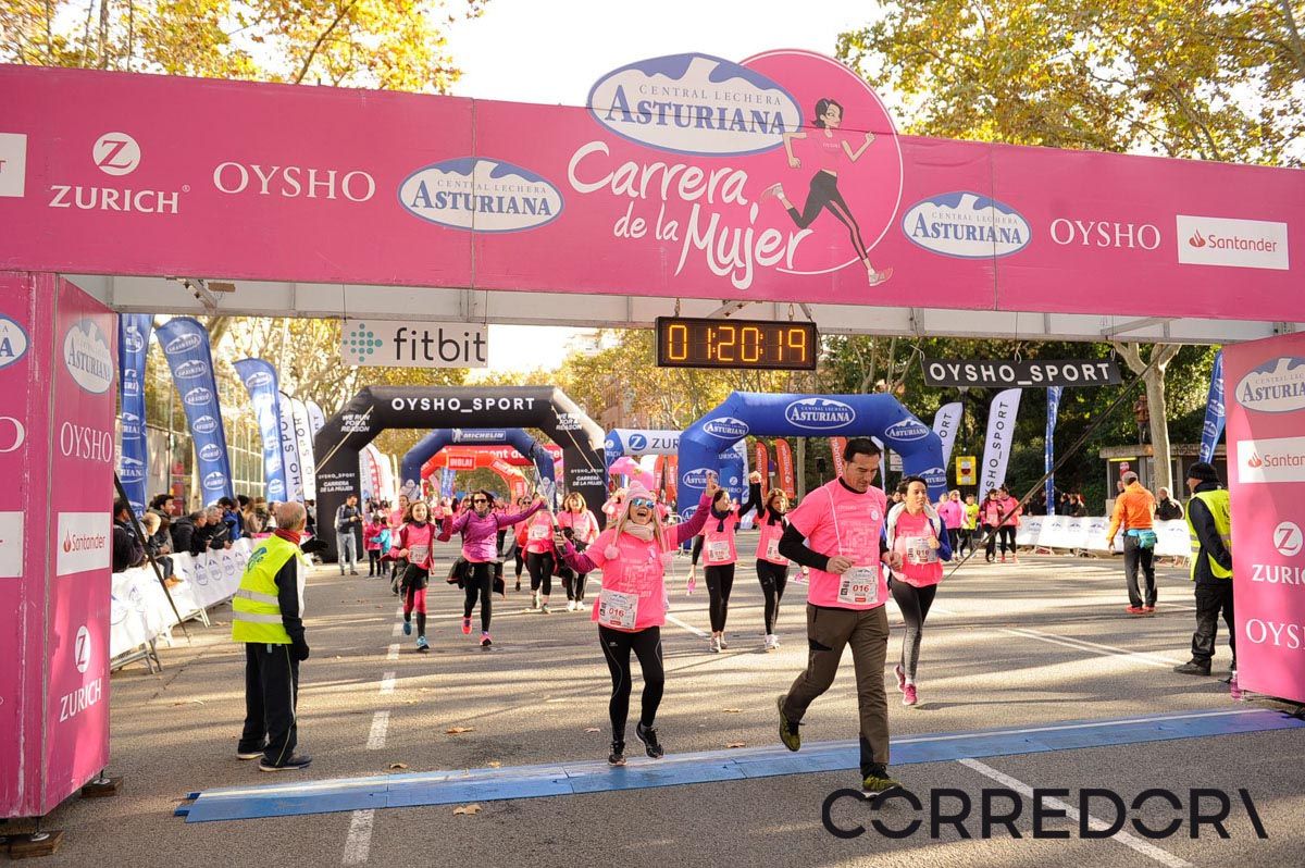 Llegada de la Carrera de la Mujer de Barcelona (ARCO IZQUIERDO 56)