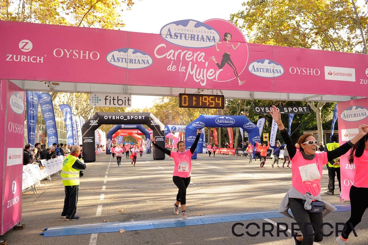 Llegada de la Carrera de la Mujer de Barcelona (ARCO IZQUIERDO 55)