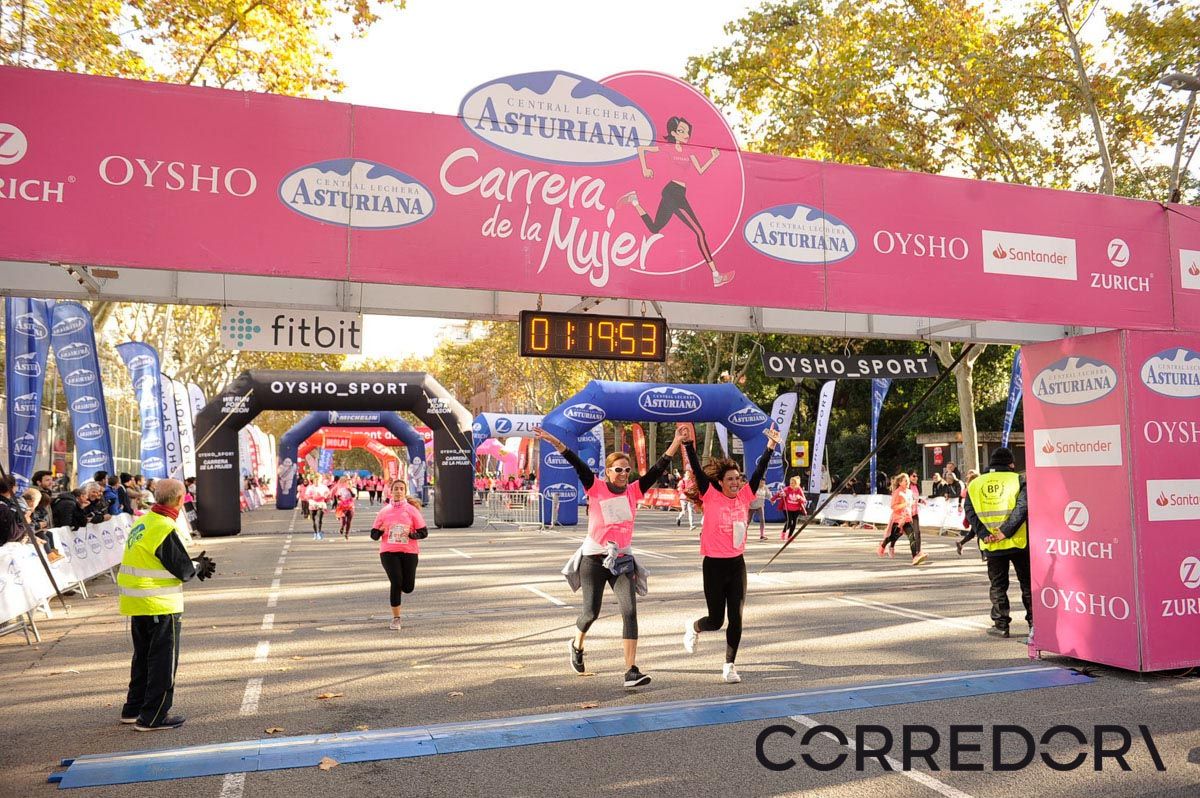 Llegada de la Carrera de la Mujer de Barcelona (ARCO IZQUIERDO 55)