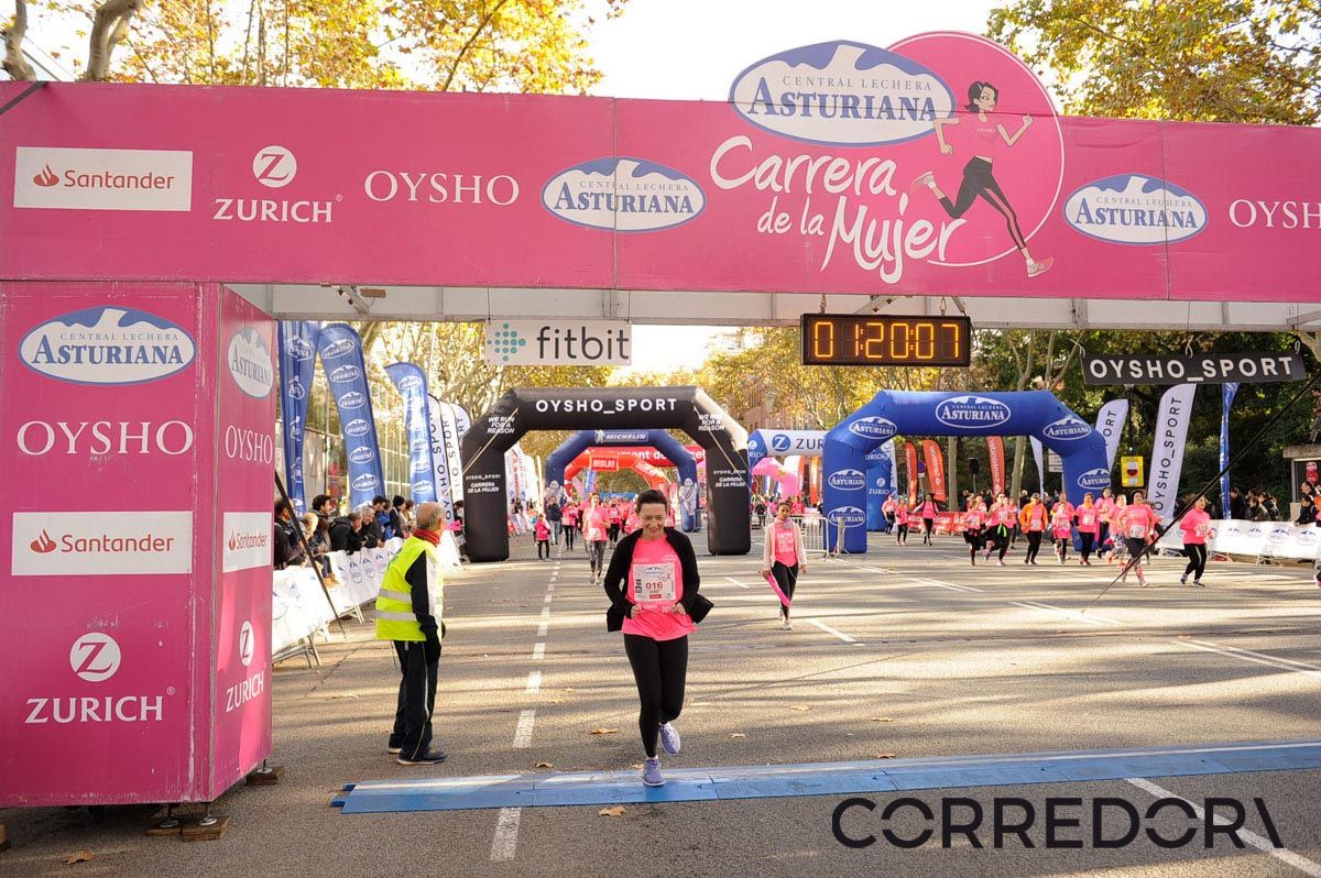 Llegada de la Carrera de la Mujer de Barcelona (ARCO IZQUIERDO 55)
