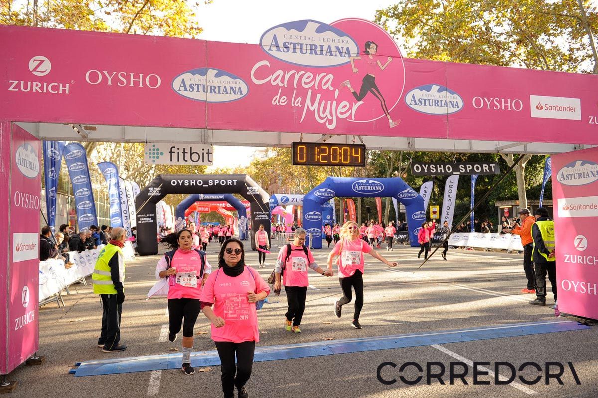 Llegada de la Carrera de la Mujer de Barcelona (ARCO IZQUIERDO 55)