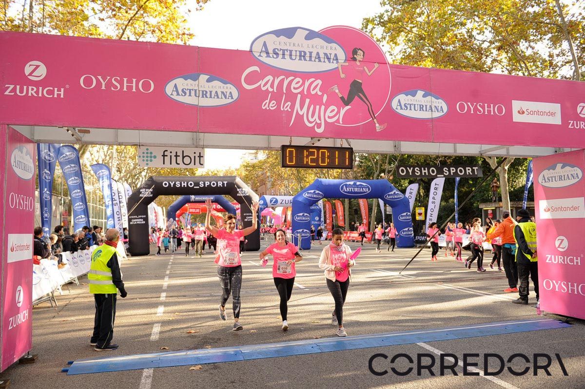 Llegada de la Carrera de la Mujer de Barcelona (ARCO IZQUIERDO 56)