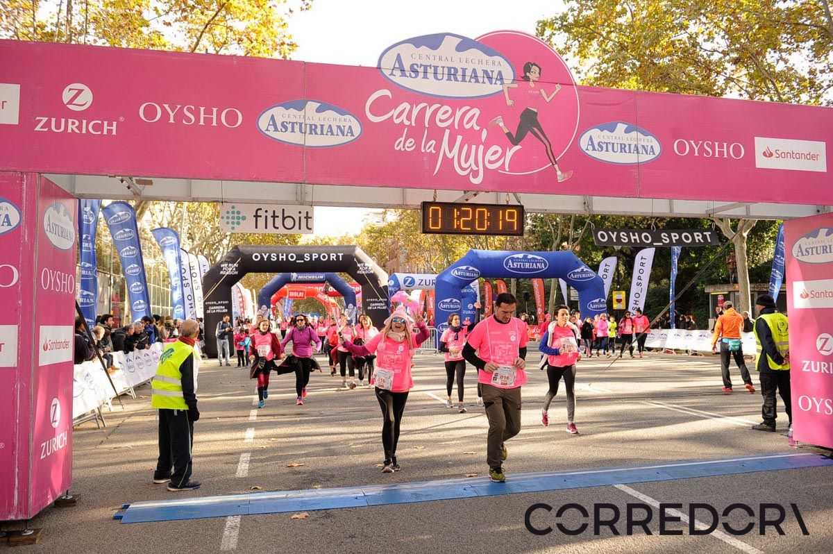Llegada de la Carrera de la Mujer de Barcelona (ARCO IZQUIERDO 56)