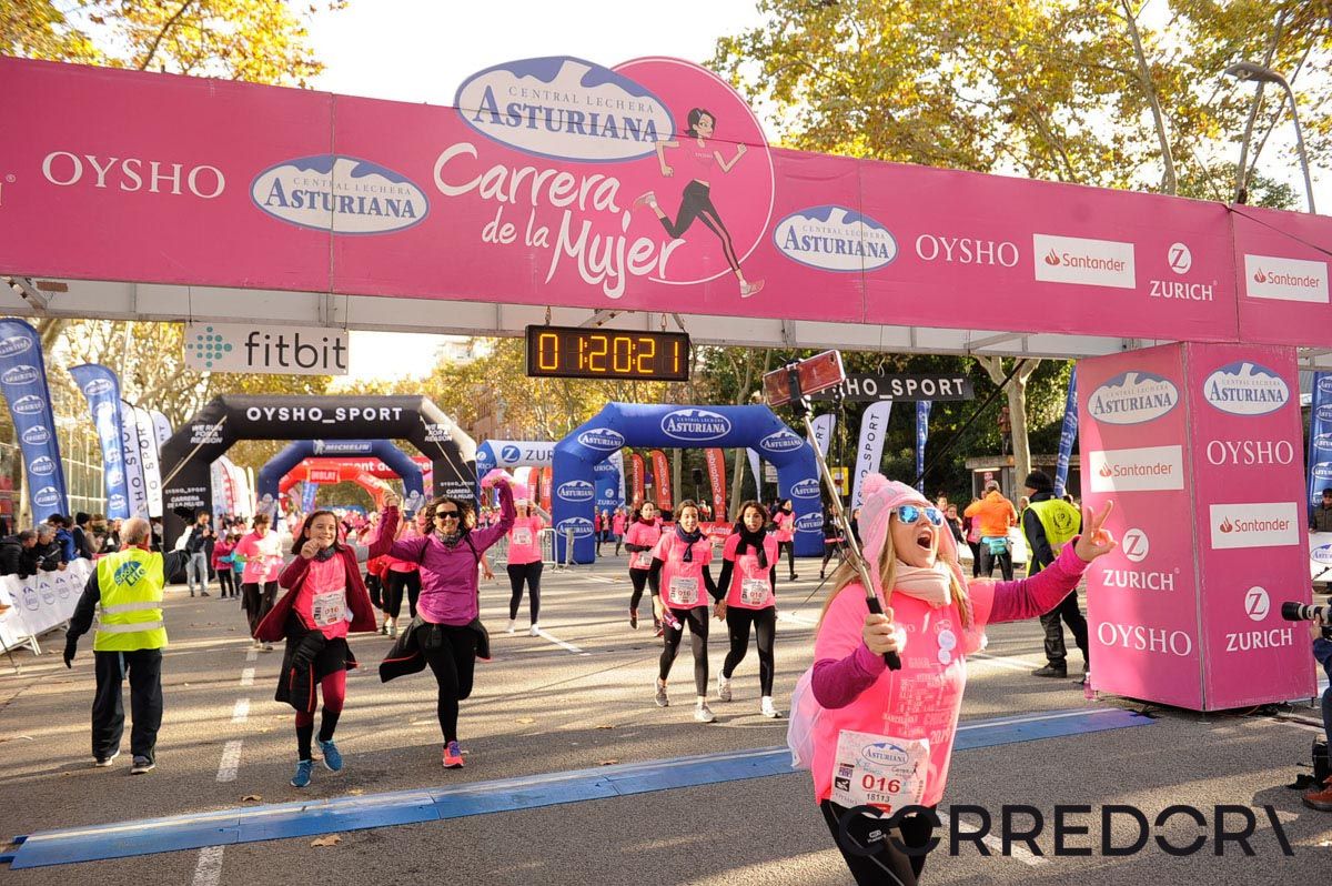 Llegada de la Carrera de la Mujer de Barcelona (ARCO IZQUIERDO 56)