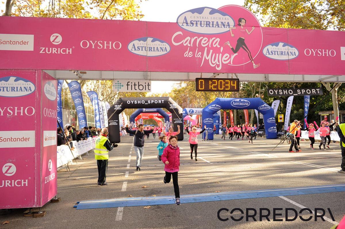 Llegada de la Carrera de la Mujer de Barcelona (ARCO IZQUIERDO 56)