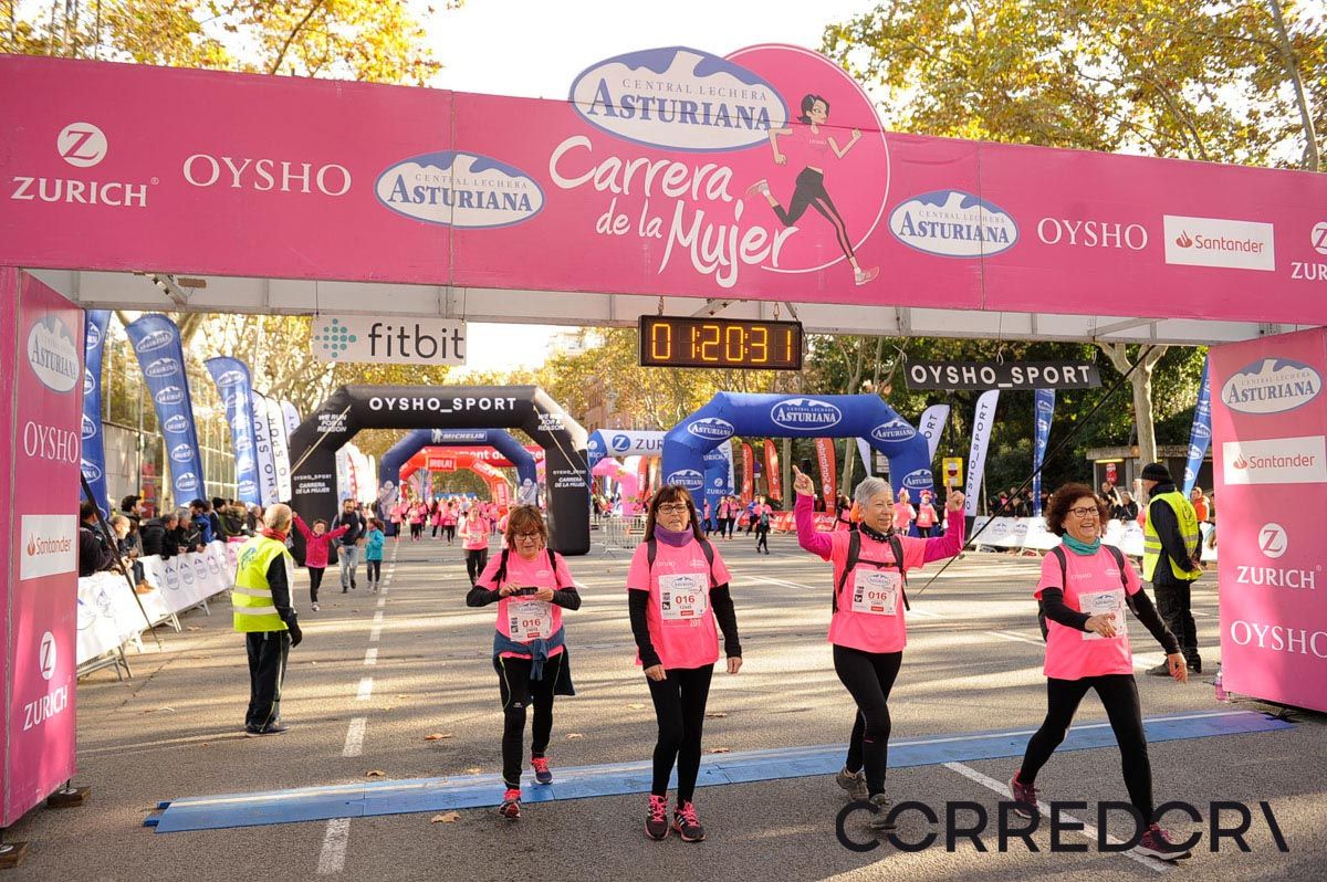 Llegada de la Carrera de la Mujer de Barcelona (ARCO IZQUIERDO 56)