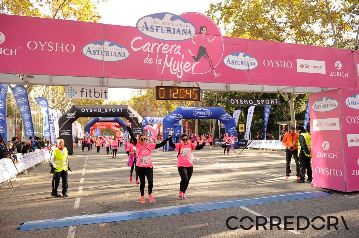 Llegada de la Carrera de la Mujer de Barcelona (ARCO IZQUIERDO 56)