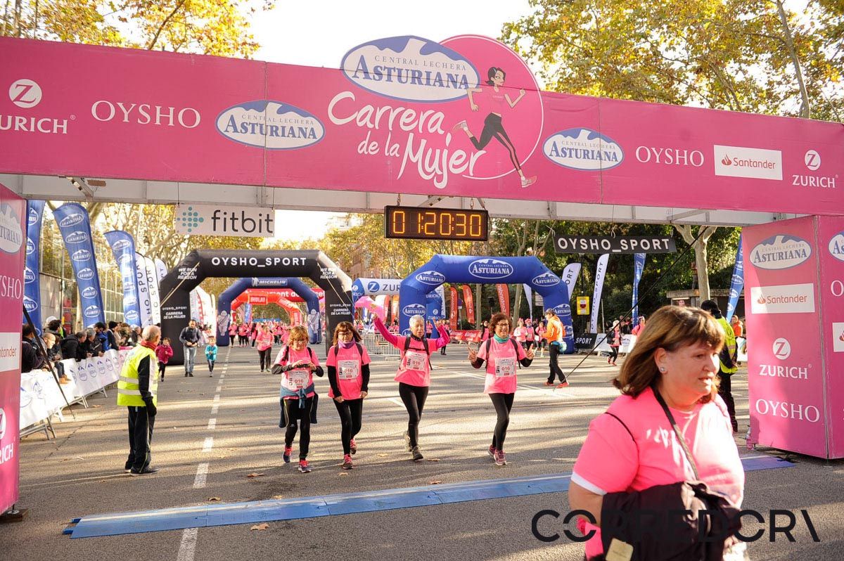 Llegada de la Carrera de la Mujer de Barcelona (ARCO IZQUIERDO 56)