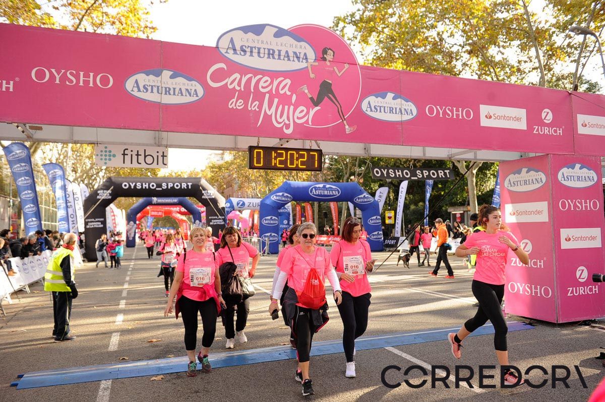 Llegada de la Carrera de la Mujer de Barcelona (ARCO IZQUIERDO 56)