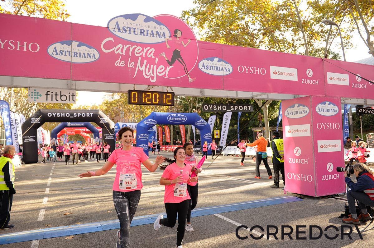 Llegada de la Carrera de la Mujer de Barcelona (ARCO IZQUIERDO 56)