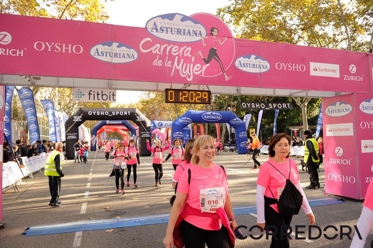 Llegada de la Carrera de la Mujer de Barcelona (ARCO IZQUIERDO 56)