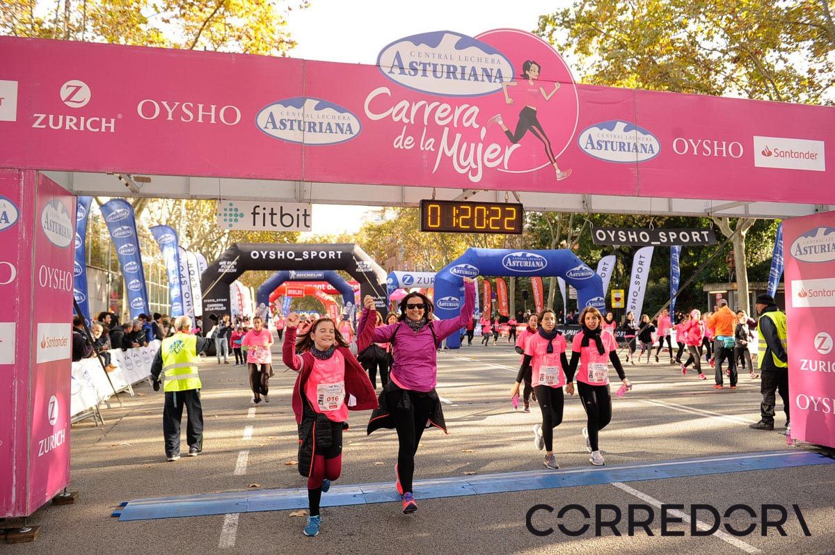 Llegada de la Carrera de la Mujer de Barcelona (ARCO IZQUIERDO 56)
