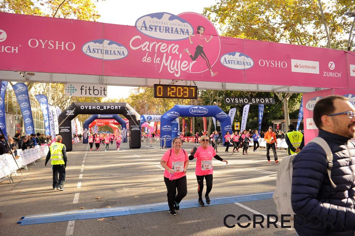 Llegada de la Carrera de la Mujer de Barcelona (ARCO IZQUIERDO 56)