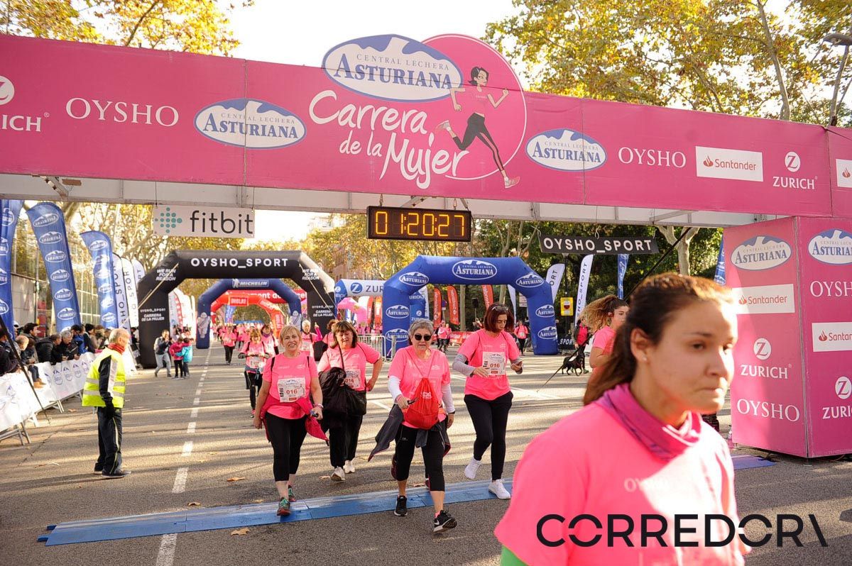 Llegada de la Carrera de la Mujer de Barcelona (ARCO IZQUIERDO 56)
