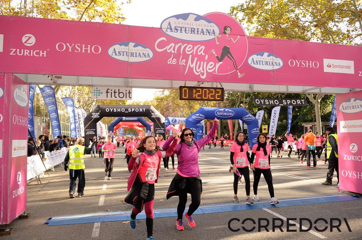 Llegada de la Carrera de la Mujer de Barcelona (ARCO IZQUIERDO 56)