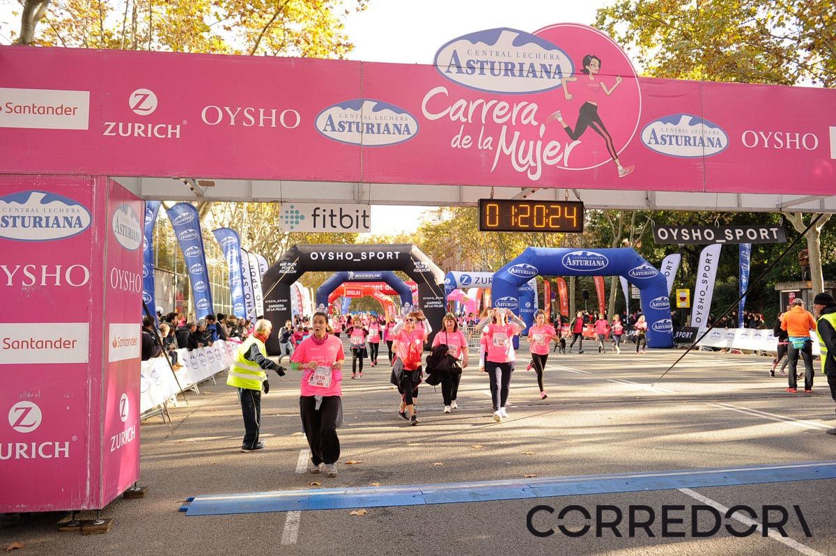 Llegada de la Carrera de la Mujer de Barcelona (ARCO IZQUIERDO 56)