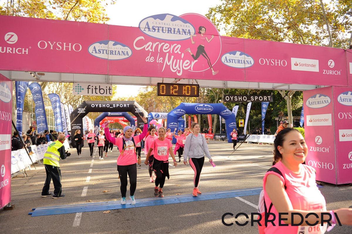 Llegada de la Carrera de la Mujer de Barcelona (ARCO IZQUIERDO 57)