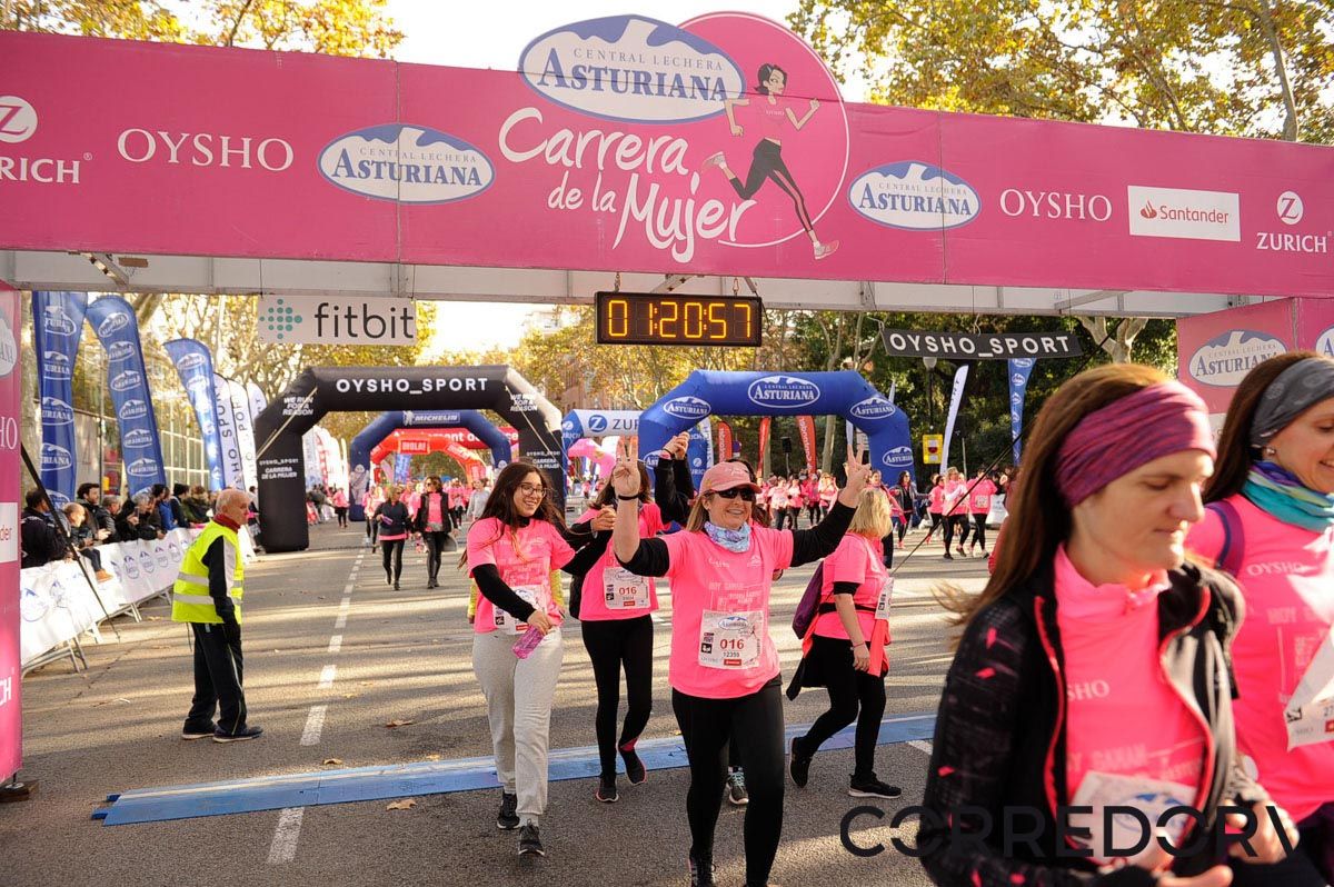 Llegada de la Carrera de la Mujer de Barcelona (ARCO IZQUIERDO 57)