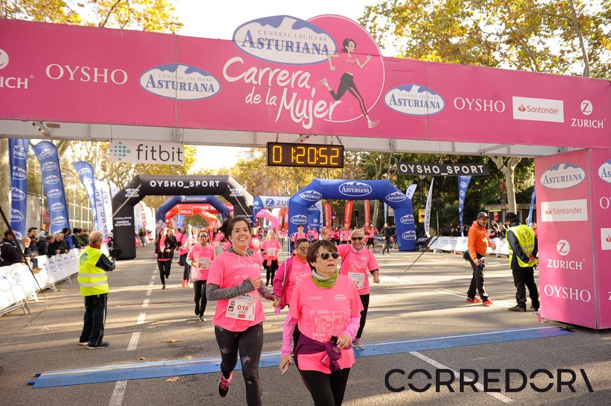 Llegada de la Carrera de la Mujer de Barcelona (ARCO IZQUIERDO 56)