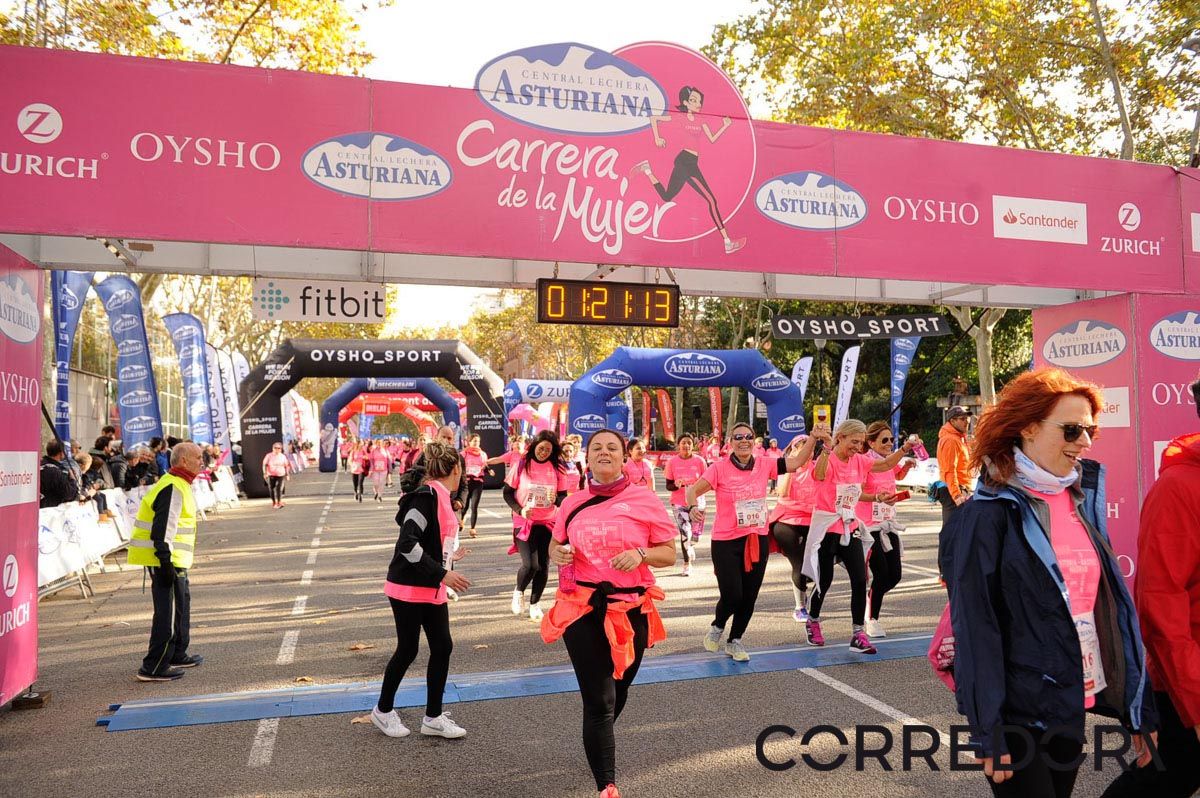 Llegada de la Carrera de la Mujer de Barcelona (ARCO IZQUIERDO 57)